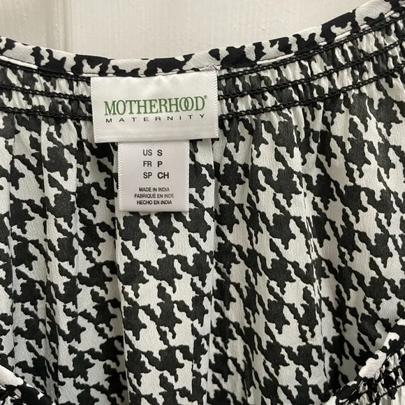 Motherhood Black and White Houndstooth Blouse - Picture 2 of 3